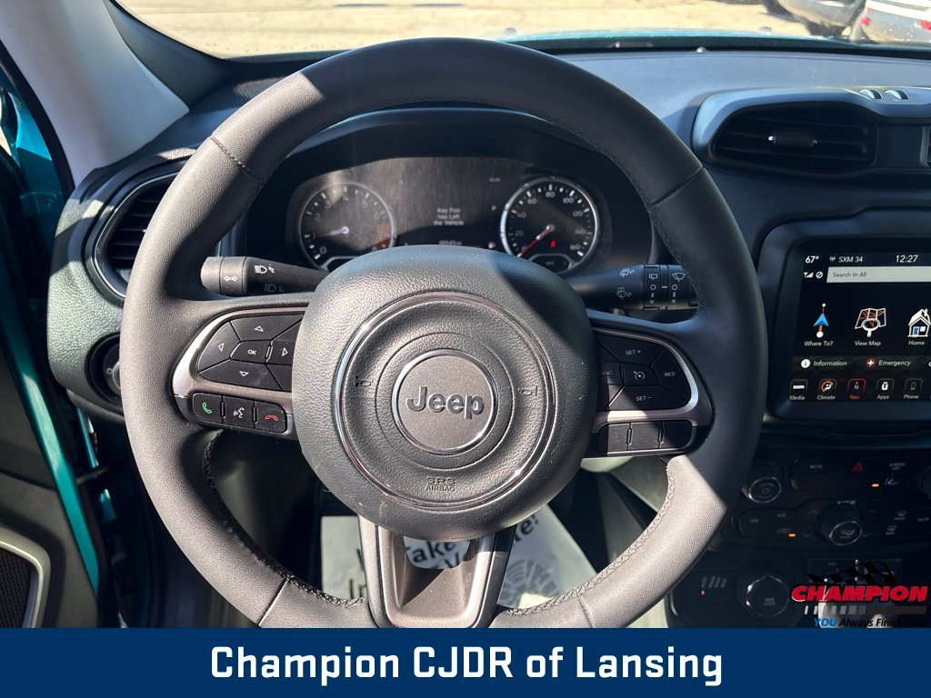 Used 2022  Jeep Latitude image 22