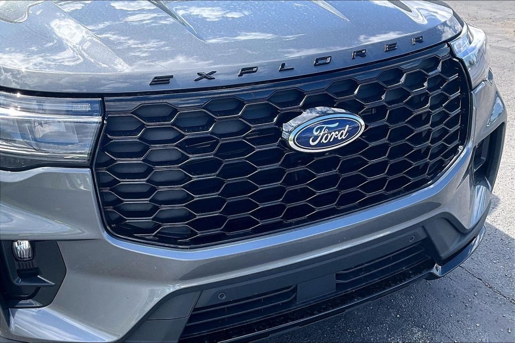 Used 2025 Gray Metallic Ford ST-Line image 30