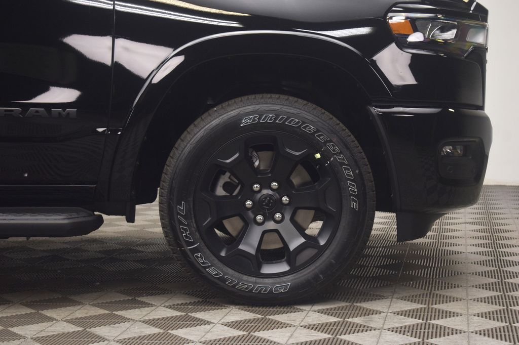 New 2026 Diamond Black Crystal Pearl-Coat Exterior Paint RAM Big Horn/Lone Star image 6