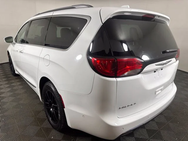 Used 2017 White Chrysler Limited image 6