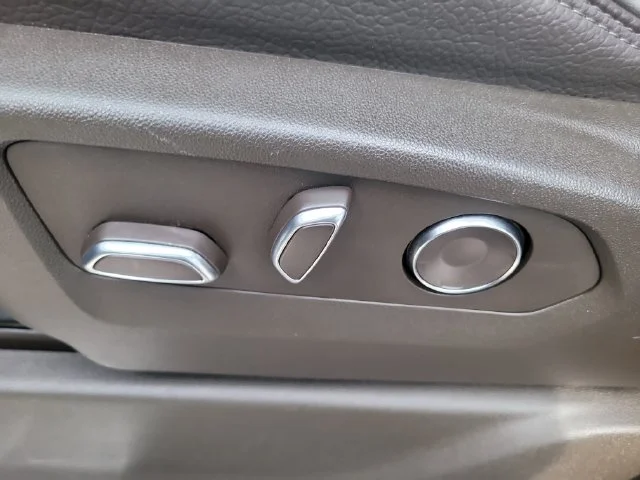 Used 2025 Silver GMC Denali image 20