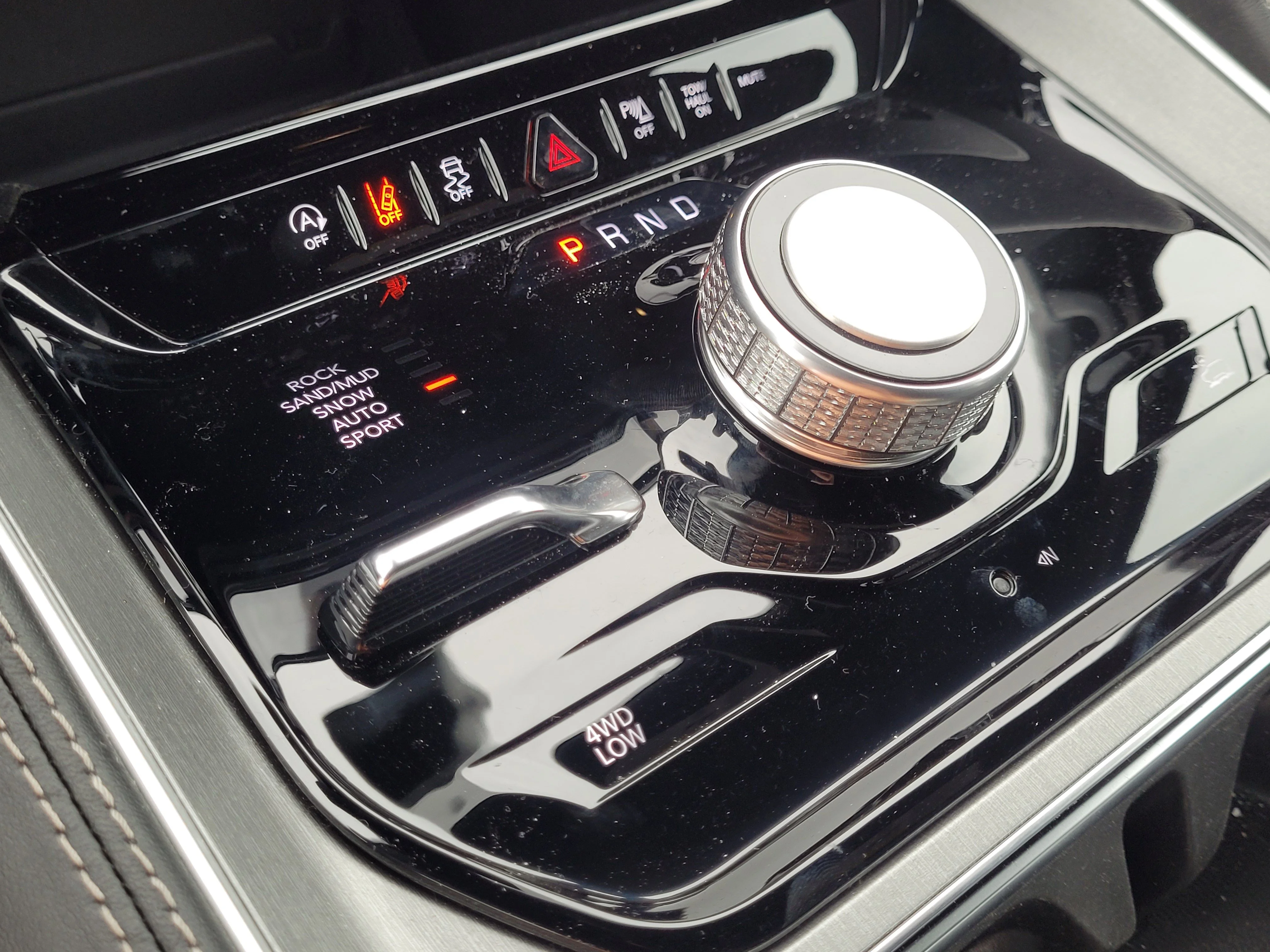 2025 Jeep Wagoneer Series I - Photo 18