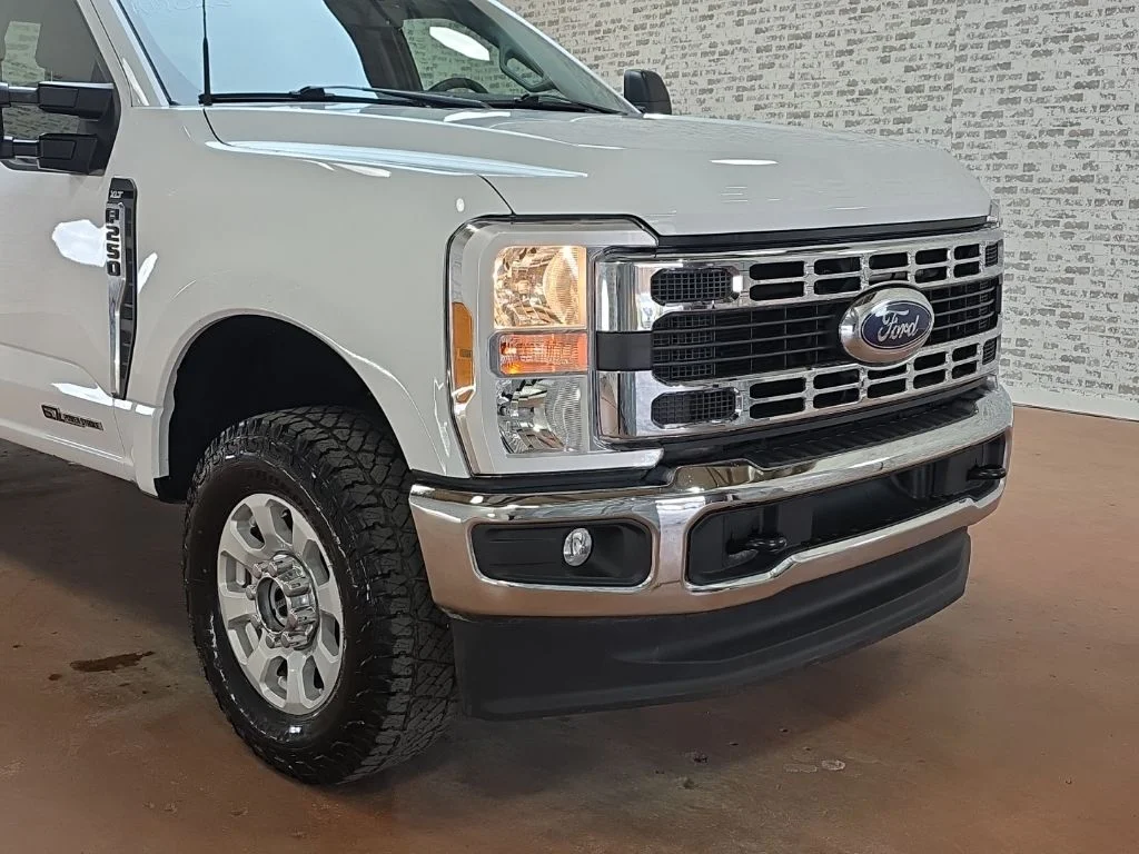 Used 2023 White Ford XLT image 9