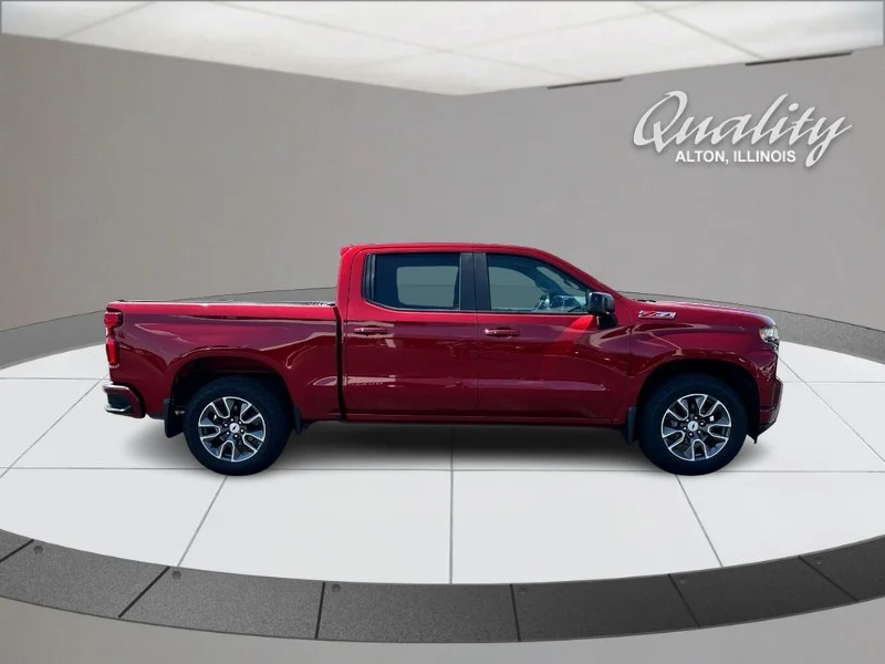 Used 2019 CAJUN RED TINTCOAT Chevrolet RST image 3