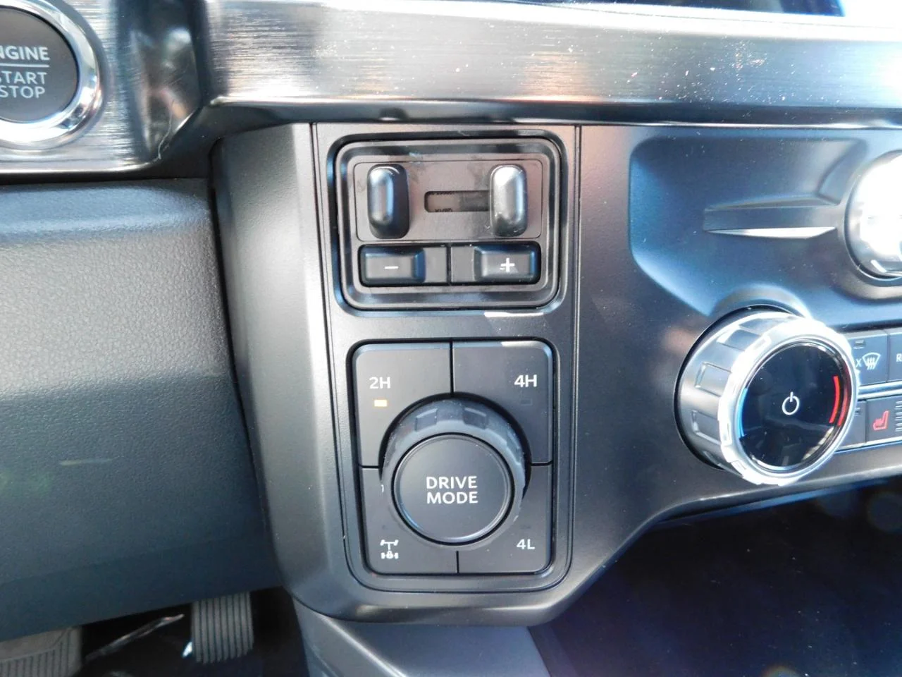 New 2027 Carbonized Gray Metallic Ford F-250® Lariat® image 42