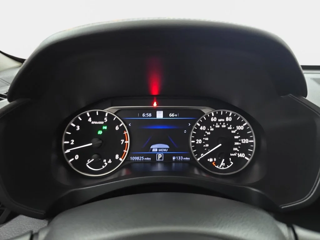 Used 2020 White Nissan 2.5 SL image 21