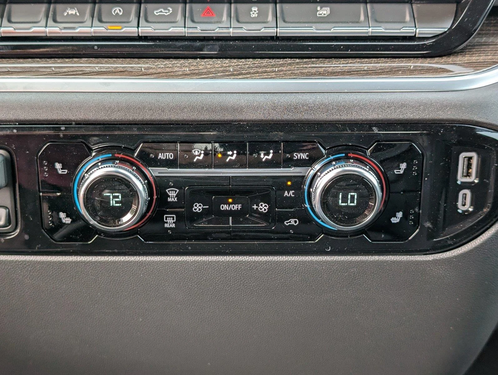 New 2026 Onyx Black GMC Elevation image 23