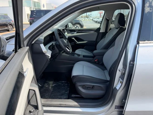 New 2026 Silver Volkswagen 2.0T SE image 8