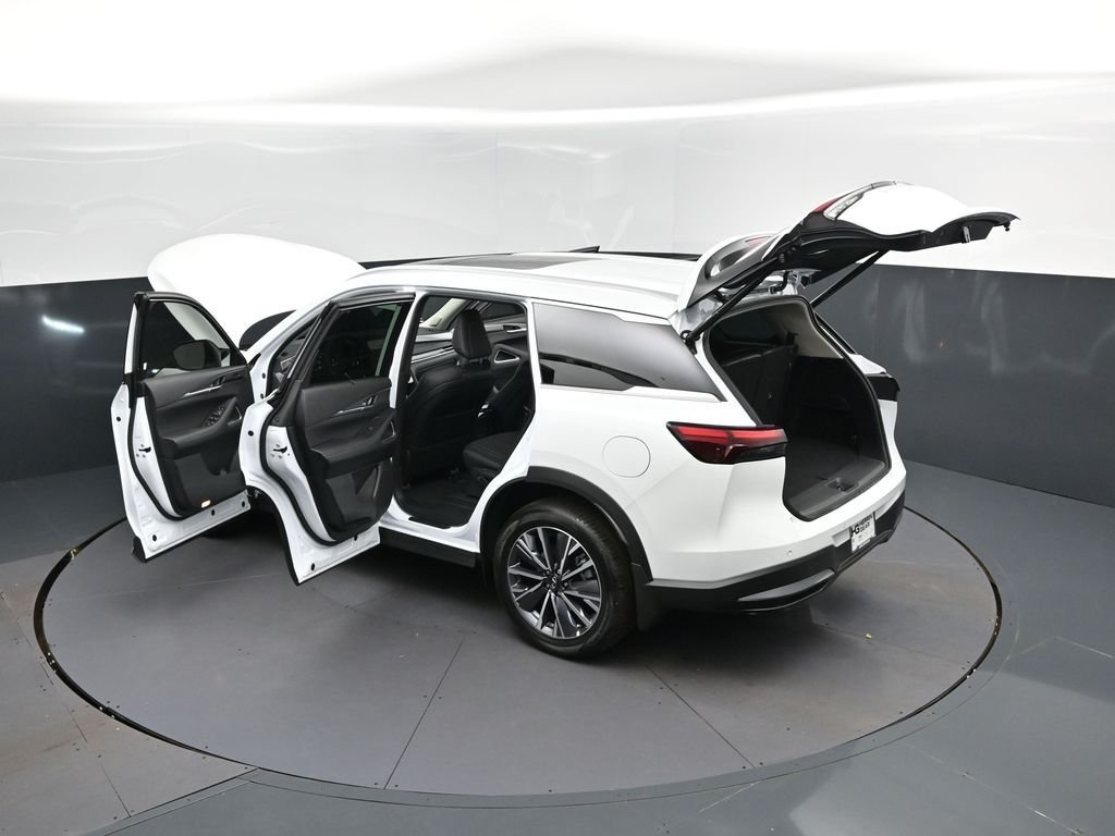New 2026 RADIANT WHITE INFINITI Luxe FWD image 43