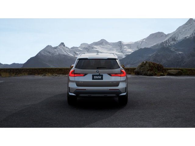 Used 2026 Space Silver Metallic BMW xDrive28i image 5