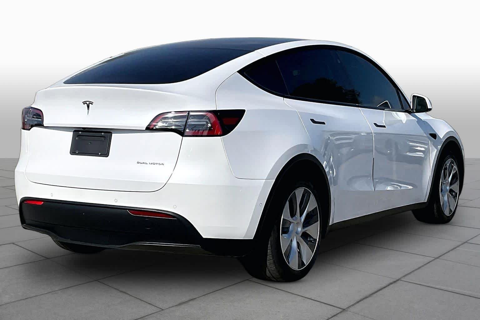 Used 2022 WHITE Tesla Long Range image 12