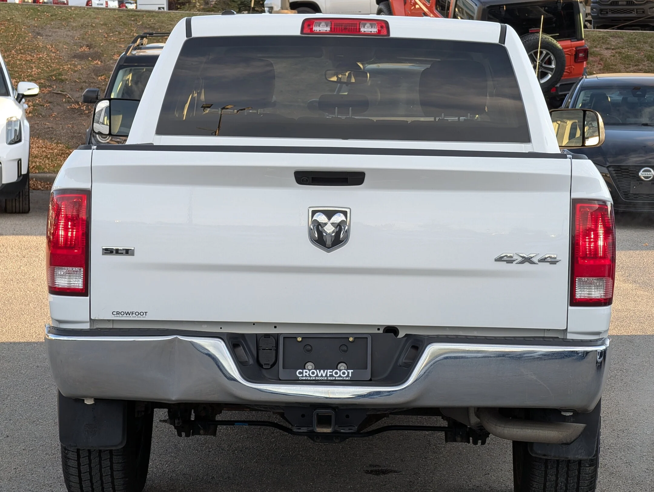 Used 2023 White RAM SLT - Trailerin Pkg - 5.7L HEMI - LOW KMS - P - SLT 4x4 Crew Cab 57 Box image 7