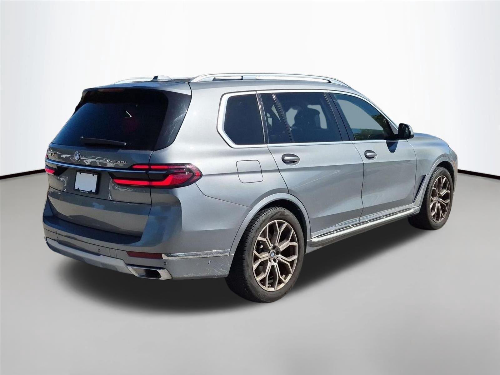 Used 2024 Skyscraper Grey Metallic BMW xDrive40i image 5