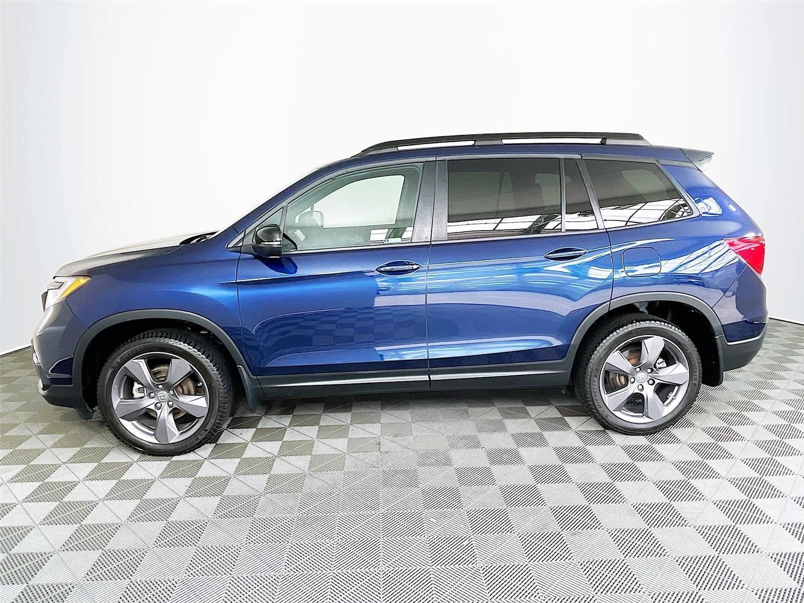 Certified Used 2021 Obsidian Blue Pearl Honda Touring image 4