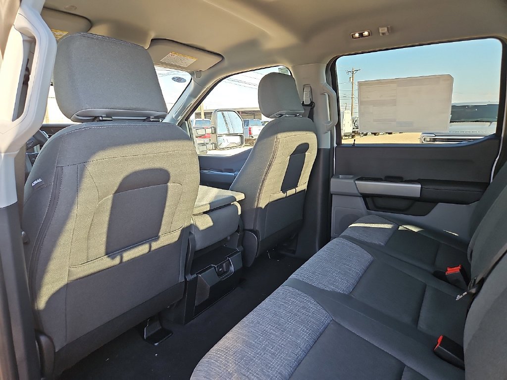 New 2027 Oxford White Ford F-250® XLT image 16
