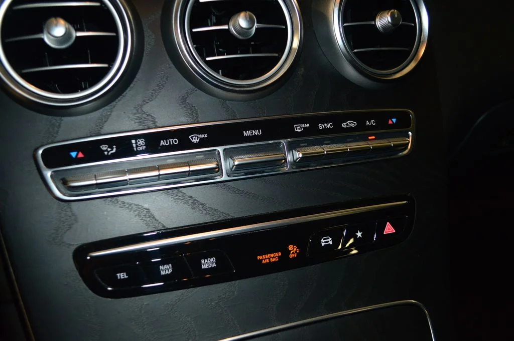 Used 2022 Black Mercedes-Benz GLC 300 image 29