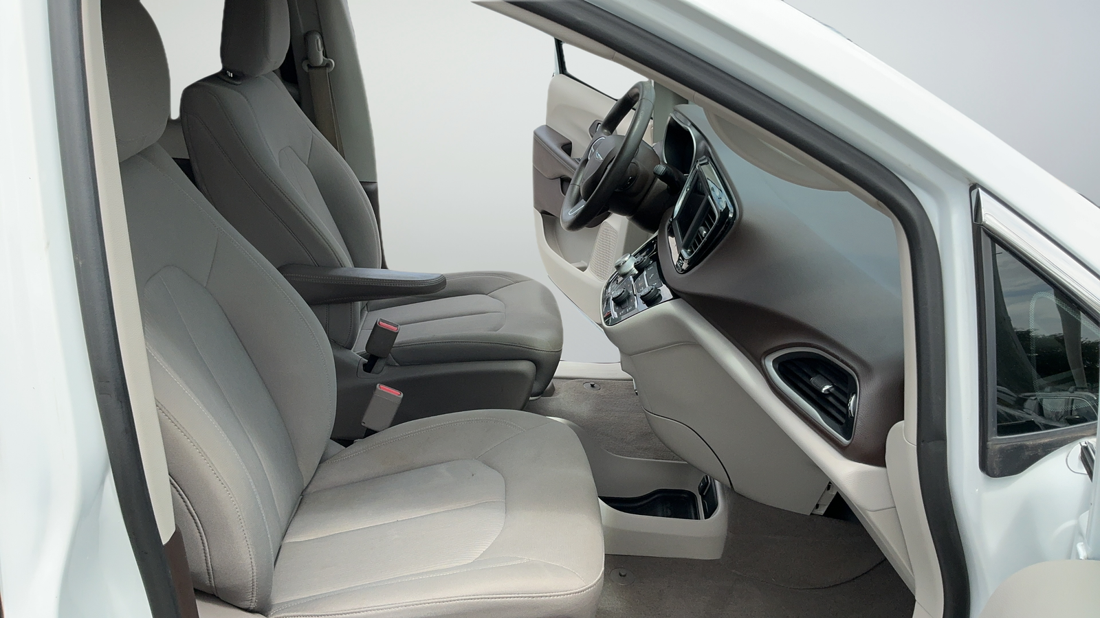 Used 2019 White Chrysler LX image 43