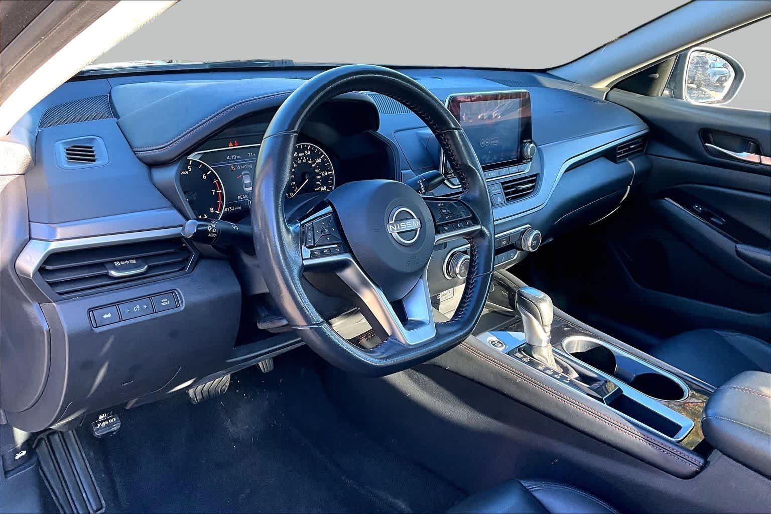 Used 2025 Garnet Pearl Metallic Nissan SV image 18
