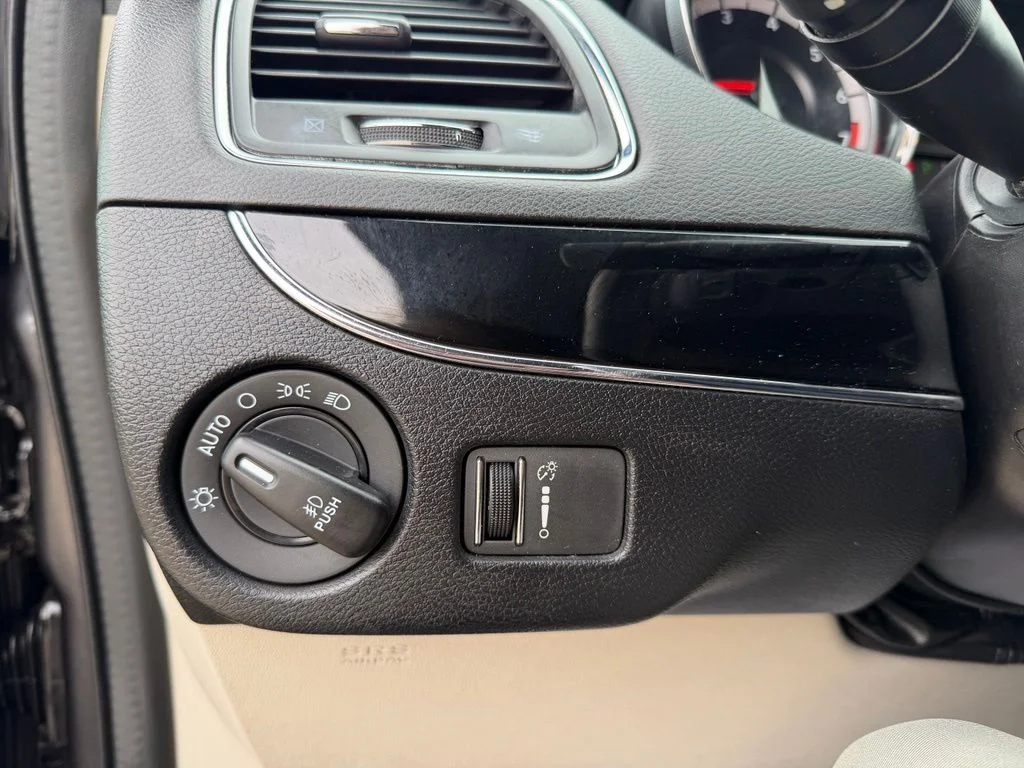 Used 2019 Gray Dodge SXT image 12