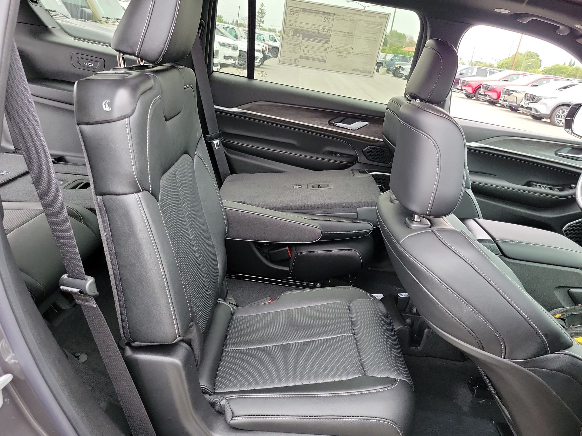 New 2026 Baltic Gray Metallic Clear-Coat Exterior Paint Jeep Limited image 17