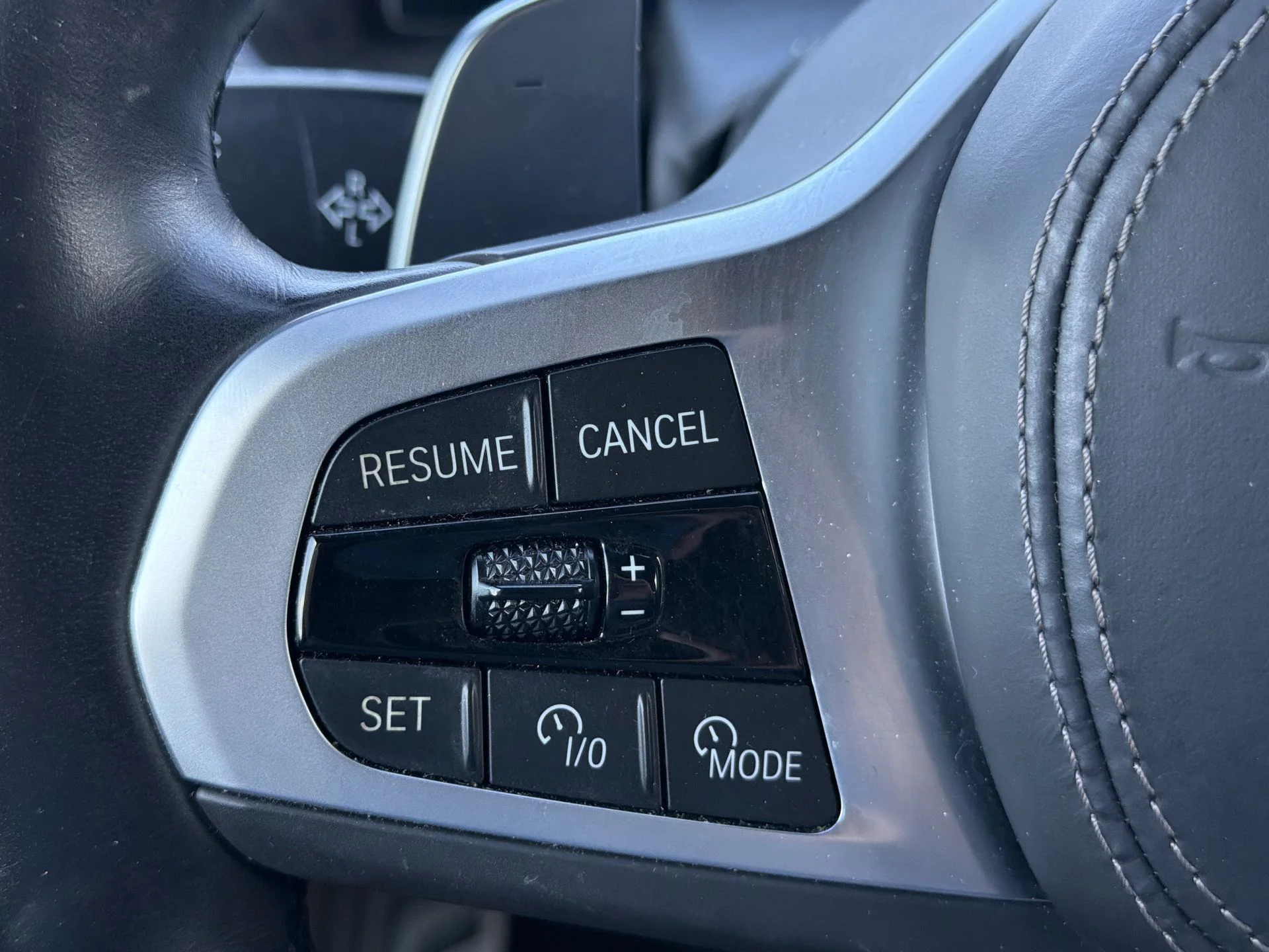 Used 2025 Skyscraper Grey Metallic BMW xDrive40i image 32