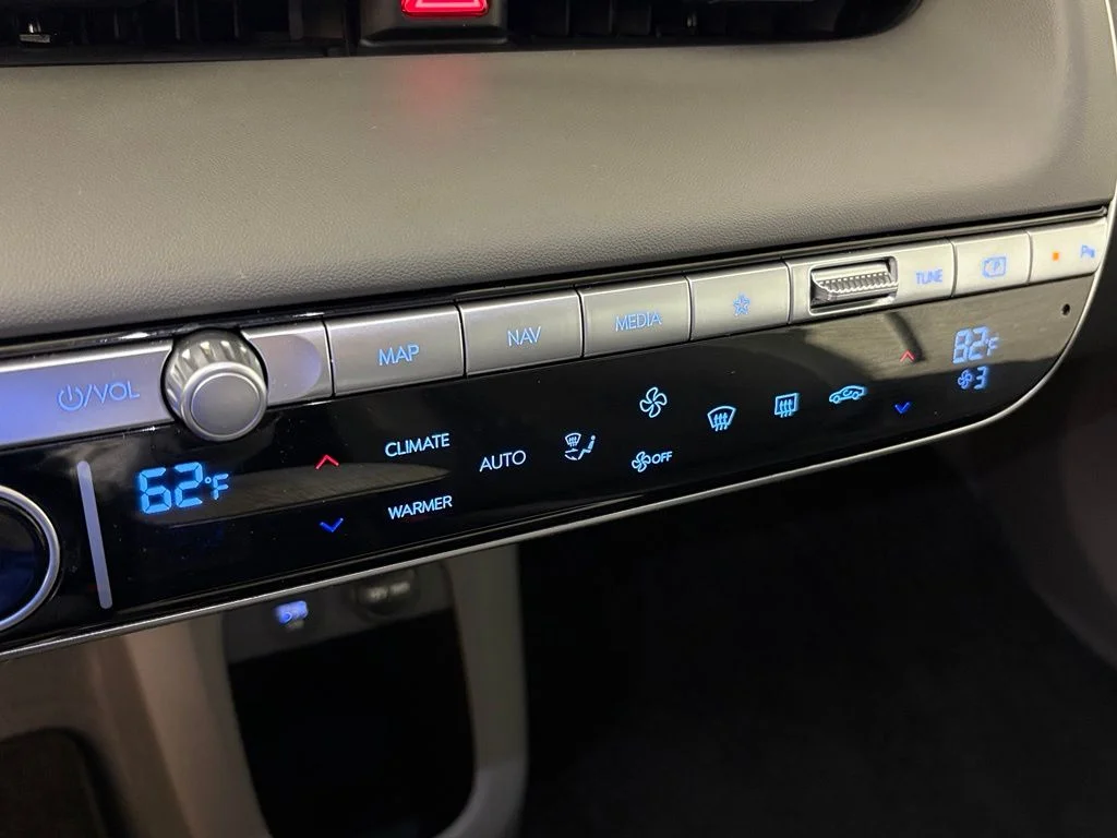 Used 2024 Blue Hyundai SEL image 29