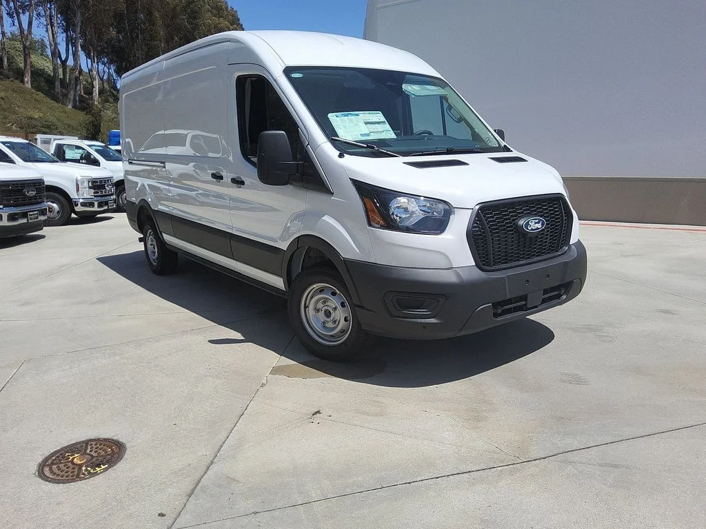 New 2026 Oxford White Ford Base image 3