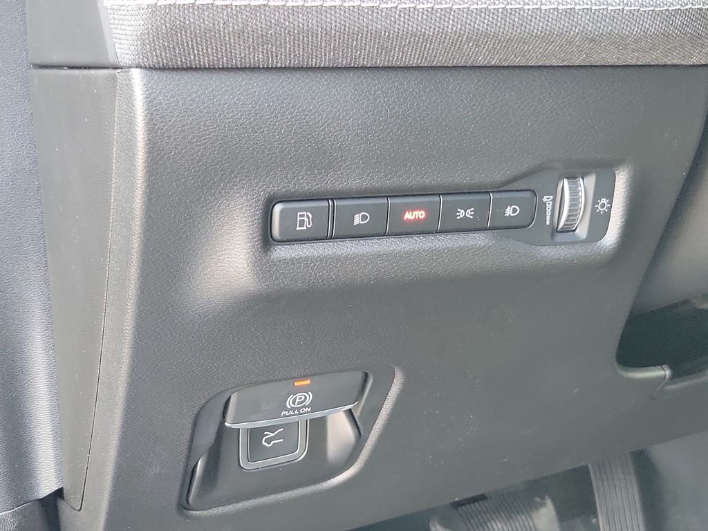 New 2026 Silver Zynith Clearcoat Jeep Laredo image 19