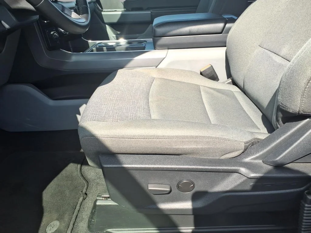 Used 2024 Silver Ford XLT image 14