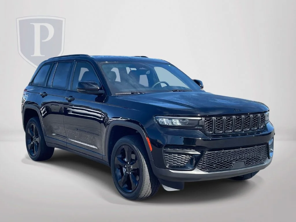 Used 2023 Black Jeep Altitude image 2