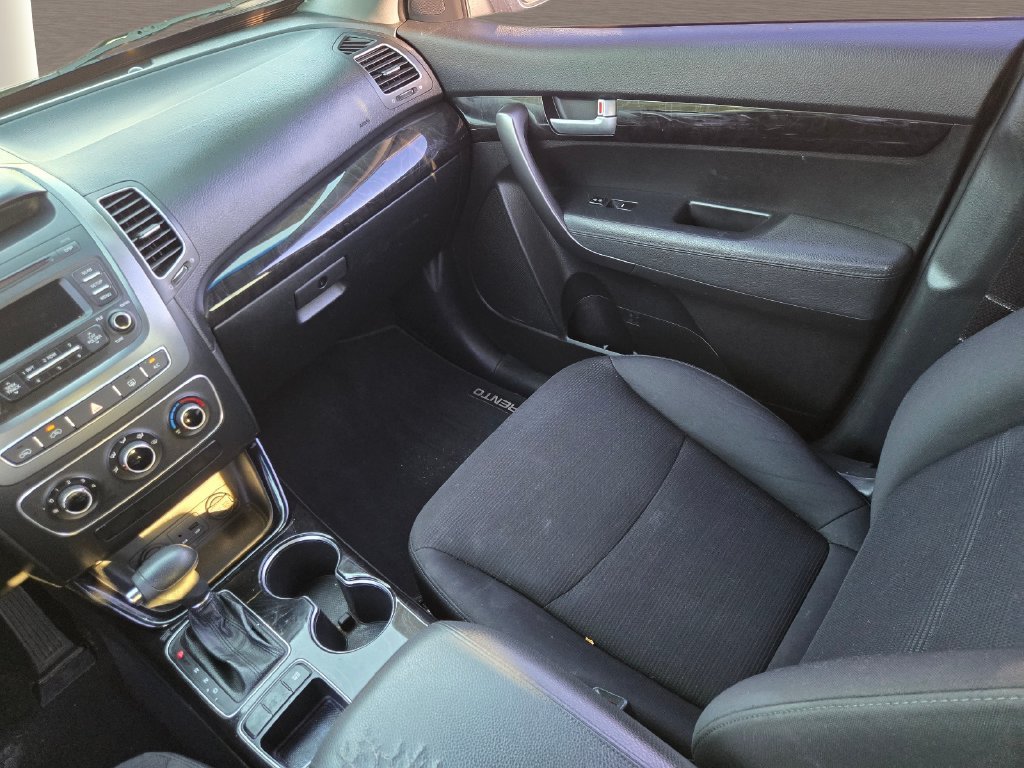 Used 2015 Silver Kia LX image 12