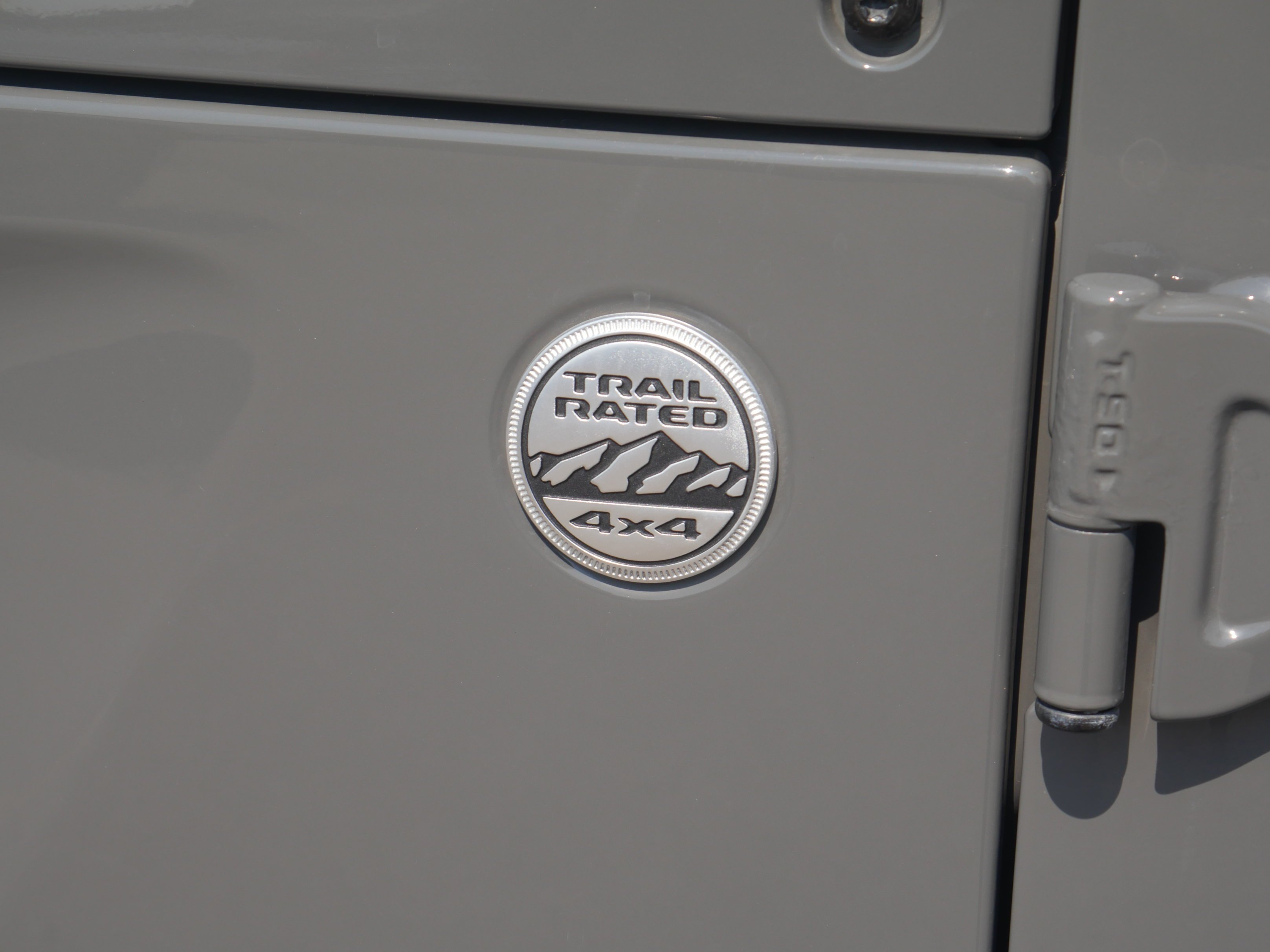 Used 2018 Sting Gray Clearcoat Jeep Sahara image 15