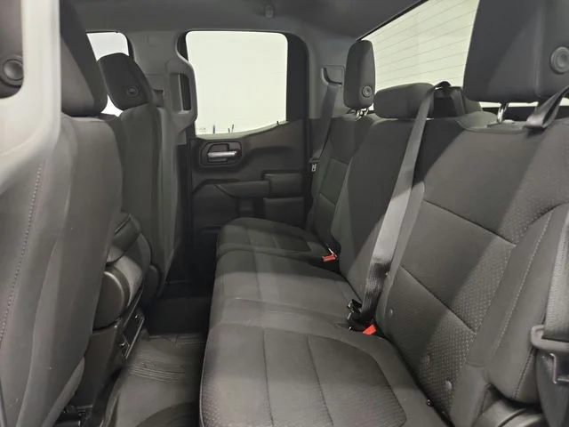 Used 2021 White GMC Base image 28