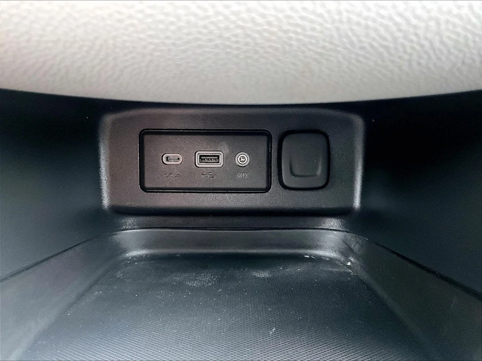 Used 2020 Gray Chevrolet LS image 31