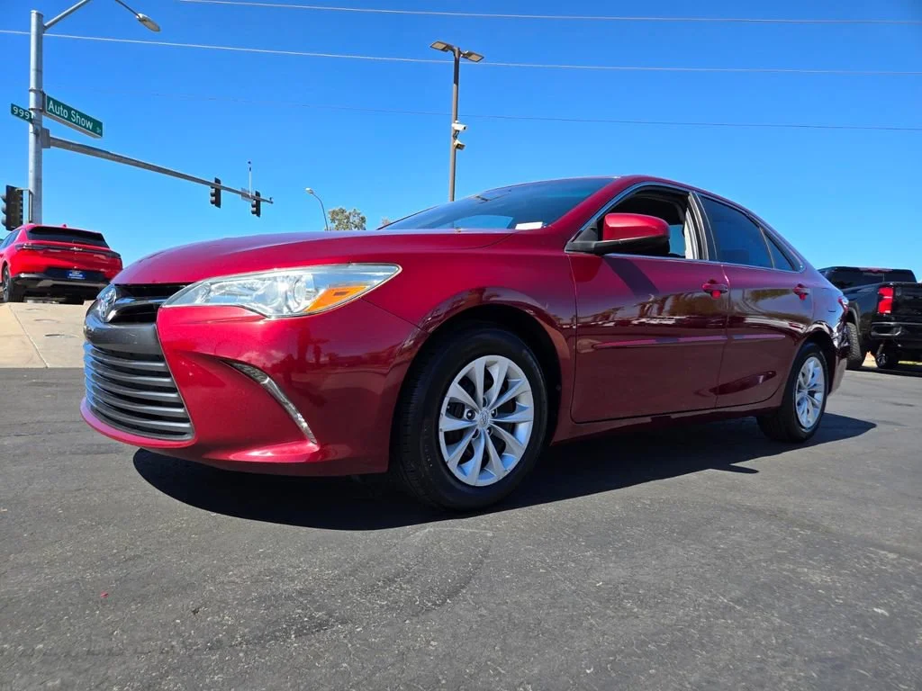 Used 2016 Ruby Flare Pearl Toyota XLE image 2