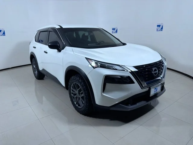 Used 2023 White Nissan S image 1