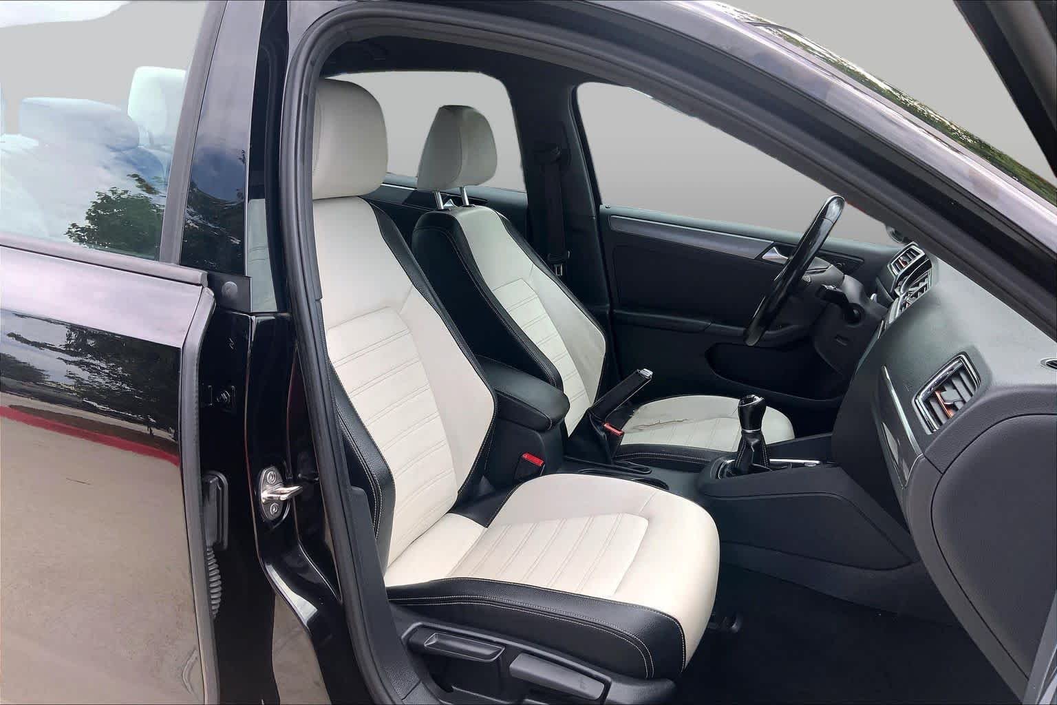 Used 2016 Black Uni Volkswagen 1.8T Sport image 9