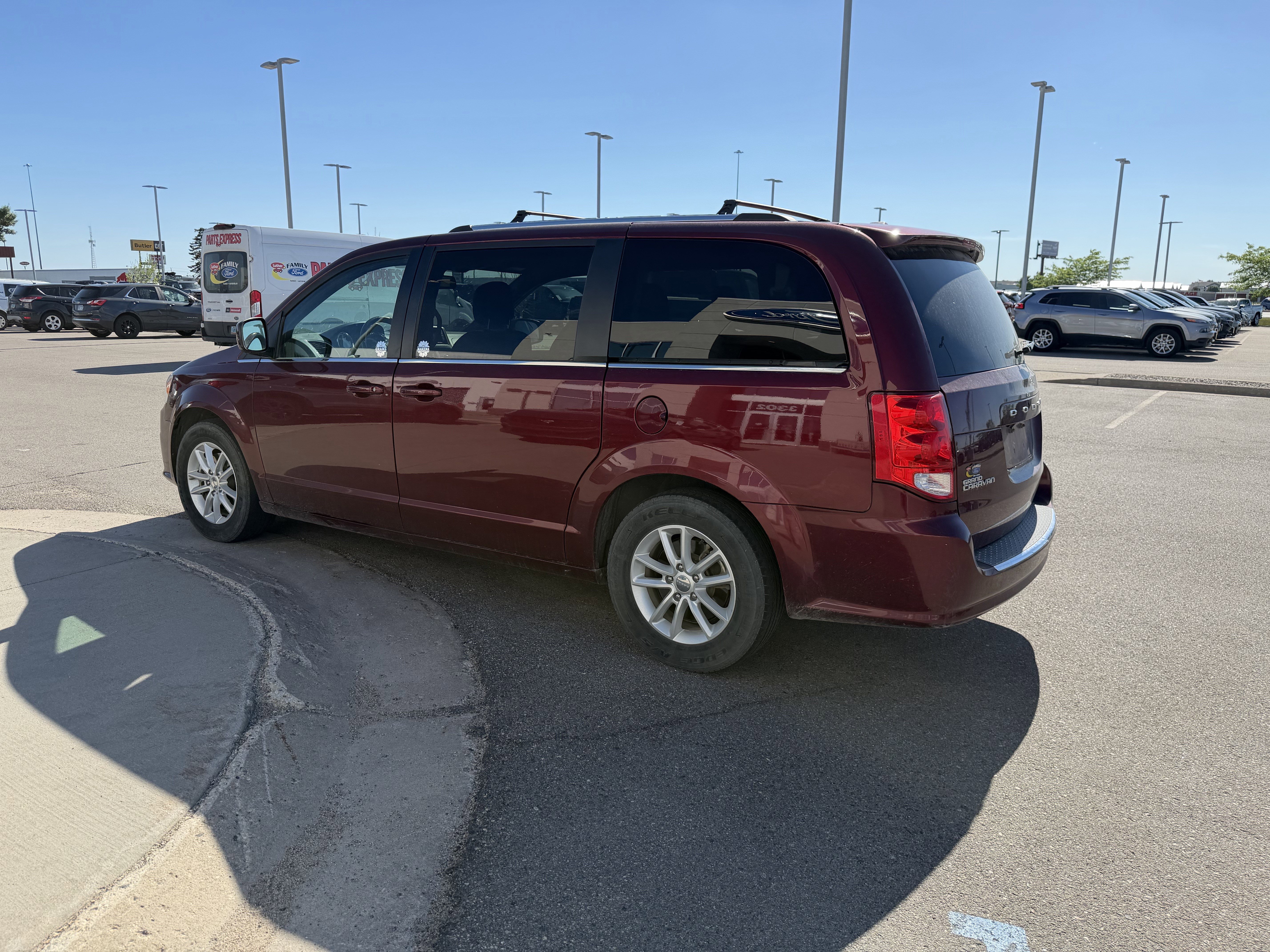 Used 2018 Octane Red Pearlcoat Dodge SXT image 3