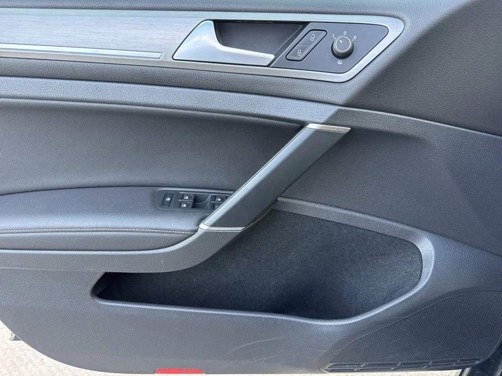 Used 2016 Gray Volkswagen SE image 26
