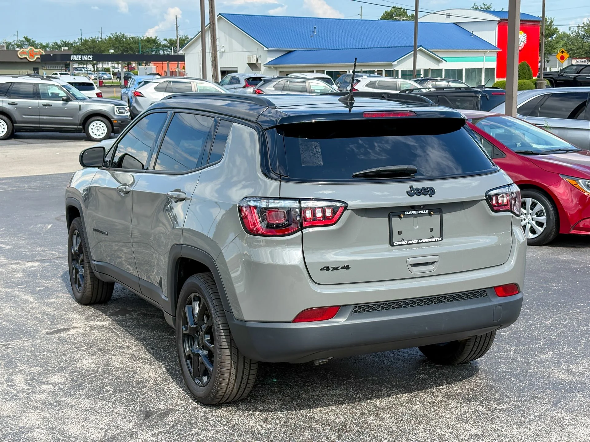 Used 2023 Gray Jeep Altitude image 9