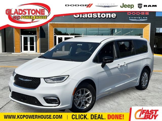 2025 Chrysler Pacifica Select's photo