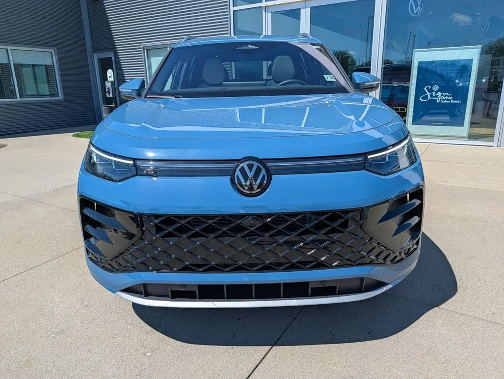 Certified Used 2025 Blue Volkswagen 2.0T SEL R-Line image 9