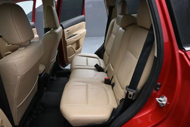 Used 2018 Red Mitsubishi GT image 13