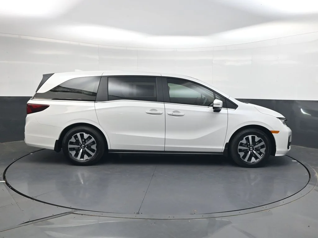 New 2026 Platinum White Pearl Honda EX-L image 3