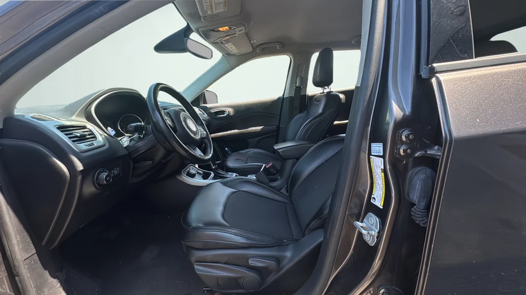 Used 2018 Gray Jeep Latitude image 13