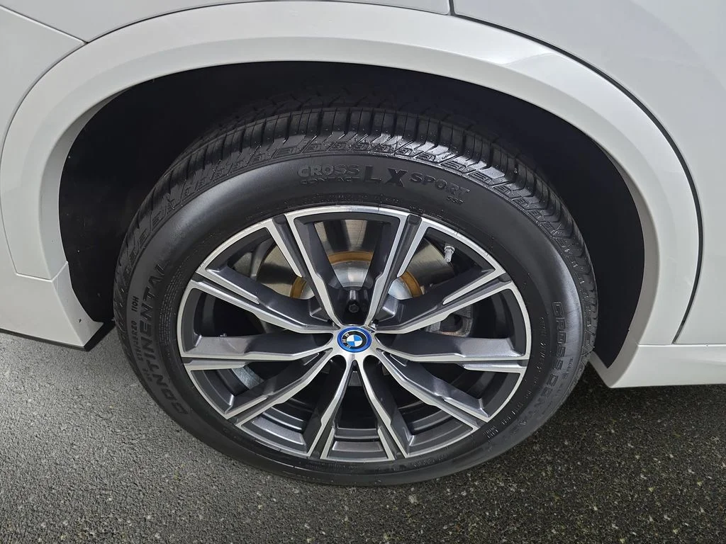 Used 2024 Mineral White Metallic BMW xDrive50e image 30
