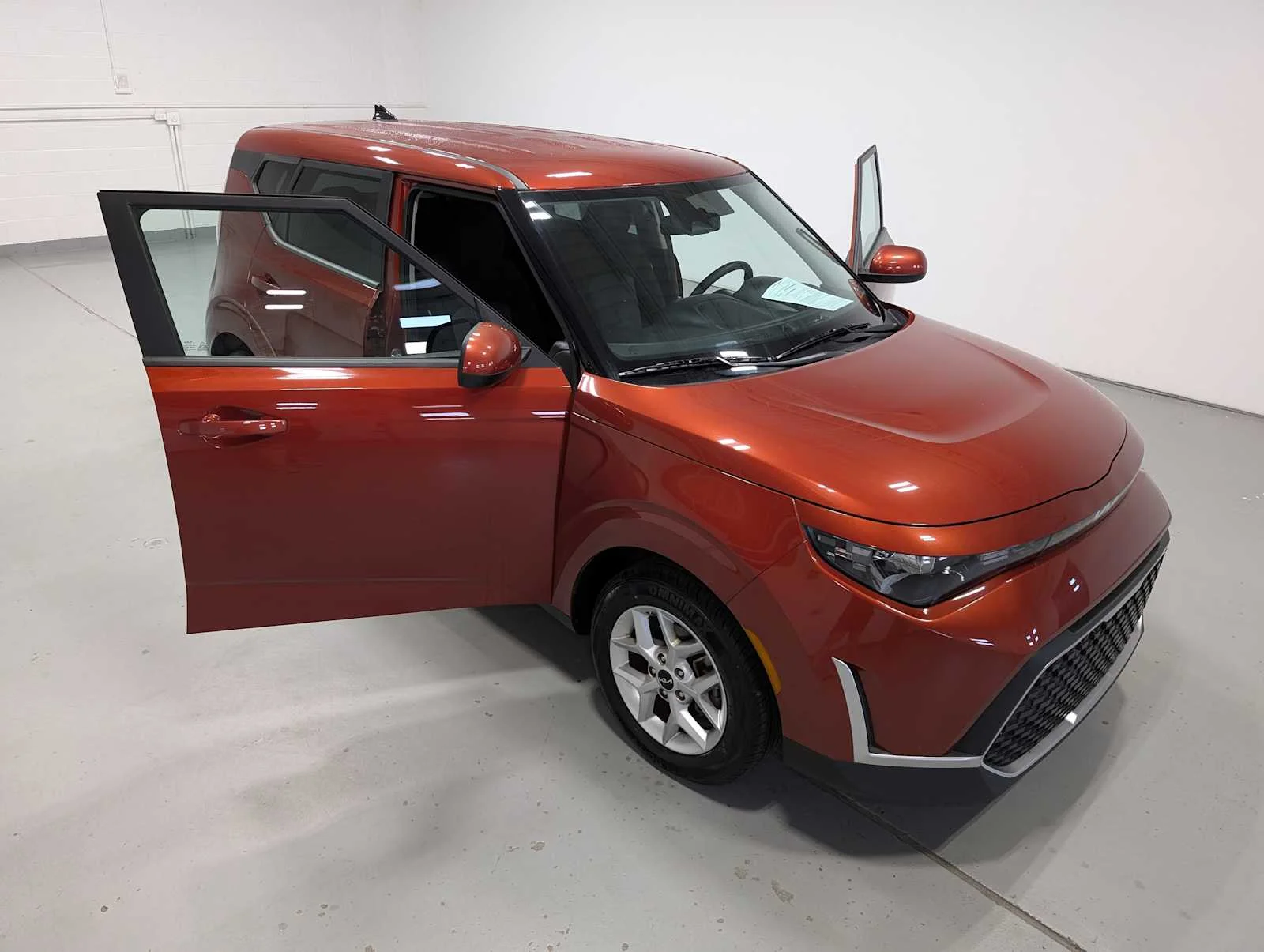 Used 2023 Mars Orange Kia LX image 16