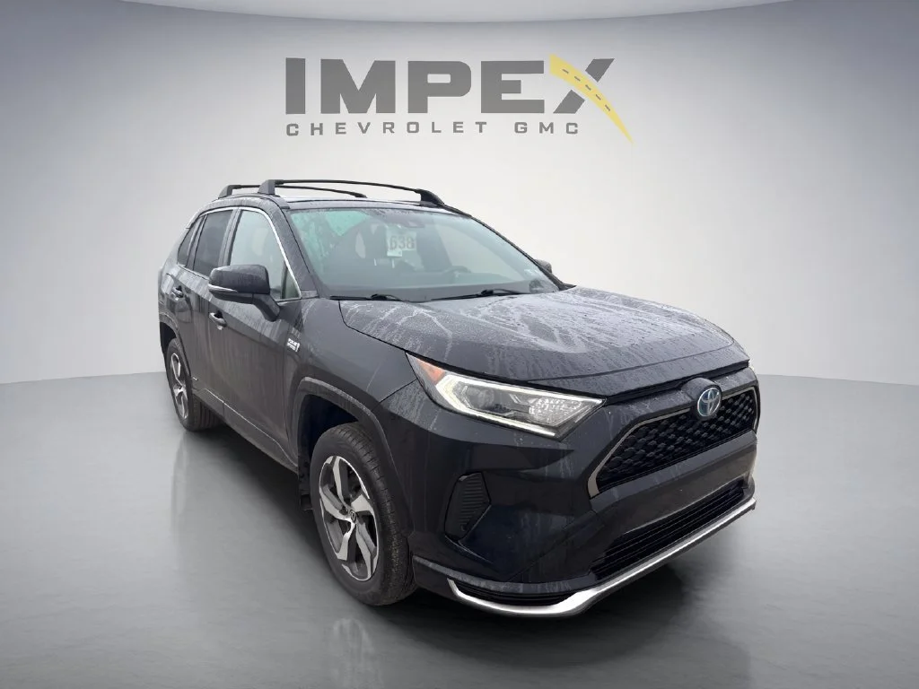 Used 2021  Toyota SE image 7