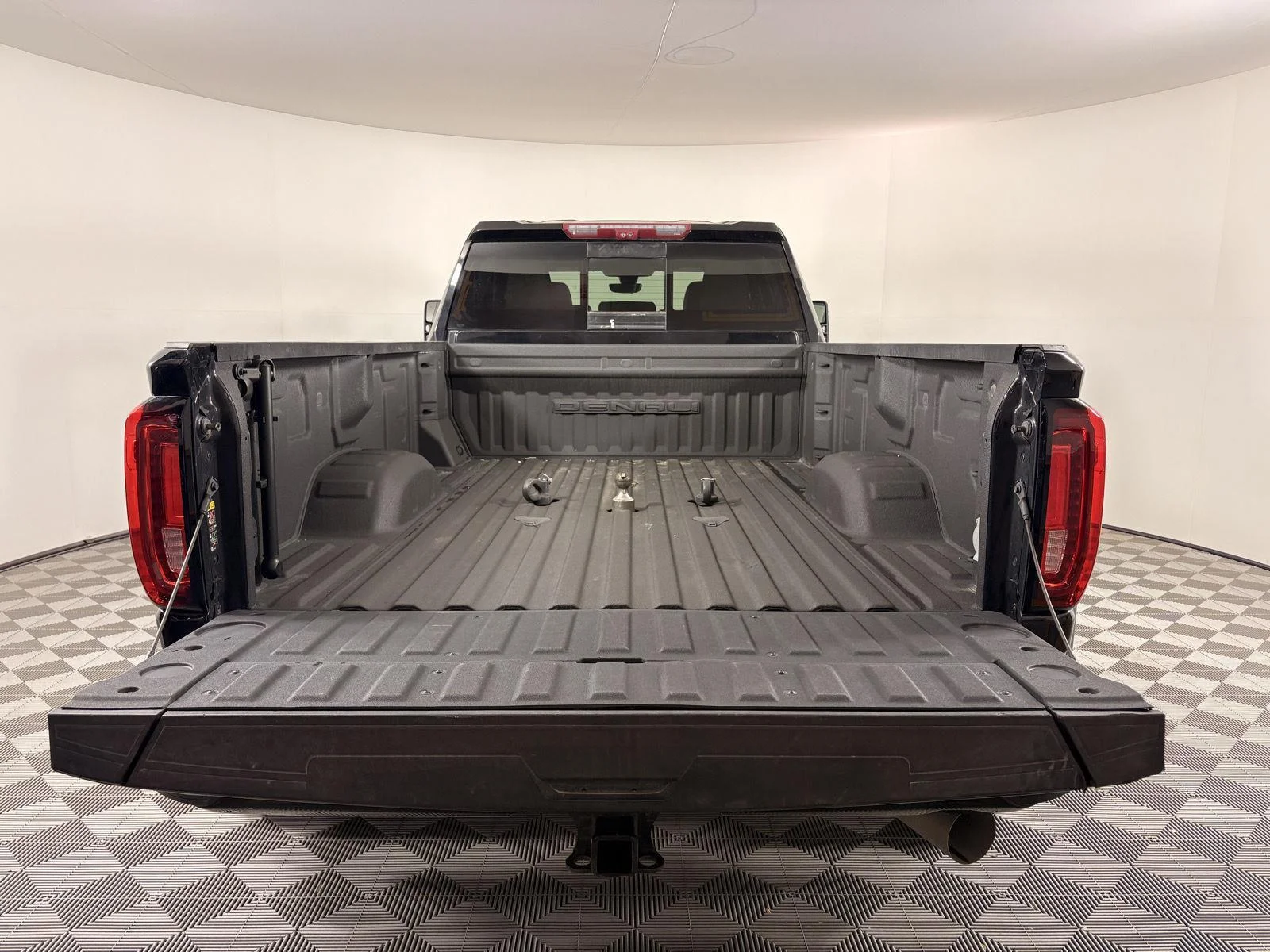 Used 2023 Onyx Black GMC Denali DRW image 6