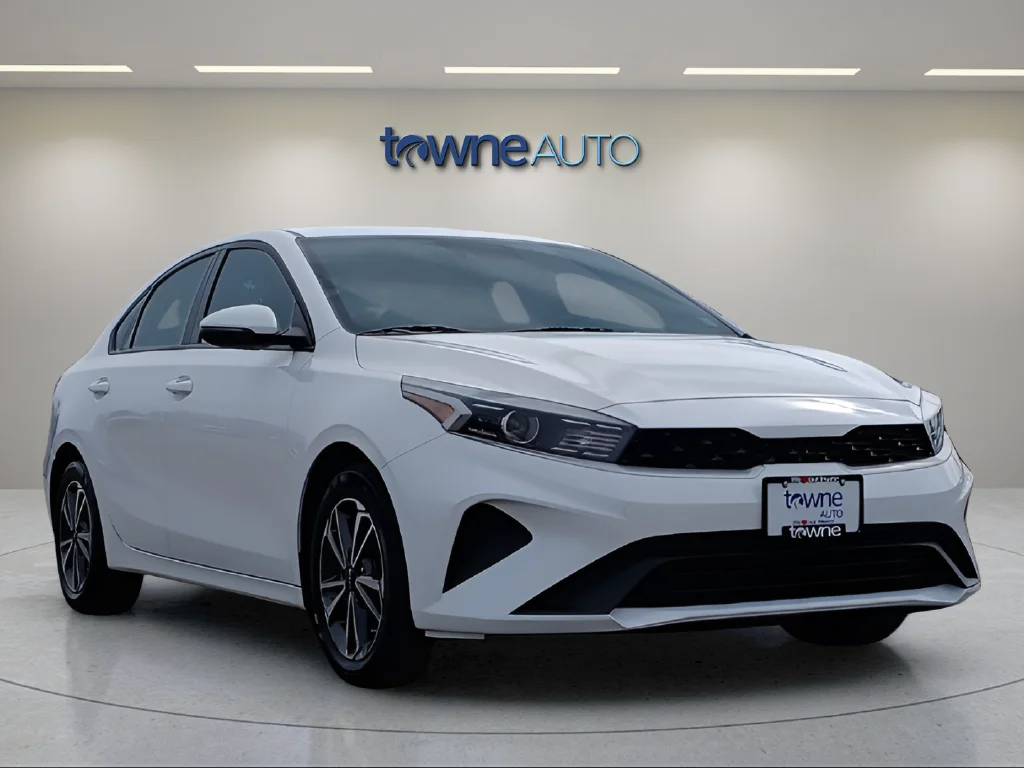 Used 2023 White Kia LXS image 8